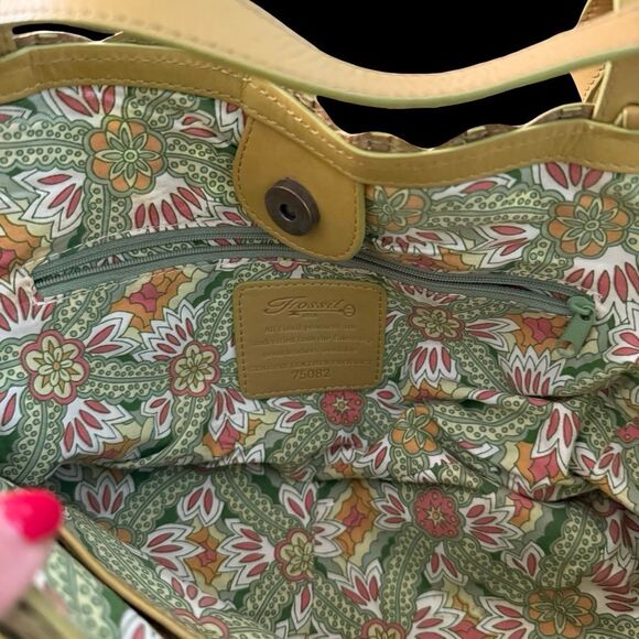 Fossil Green Hobo Bag with Timeless Design - Picture 6 of 7